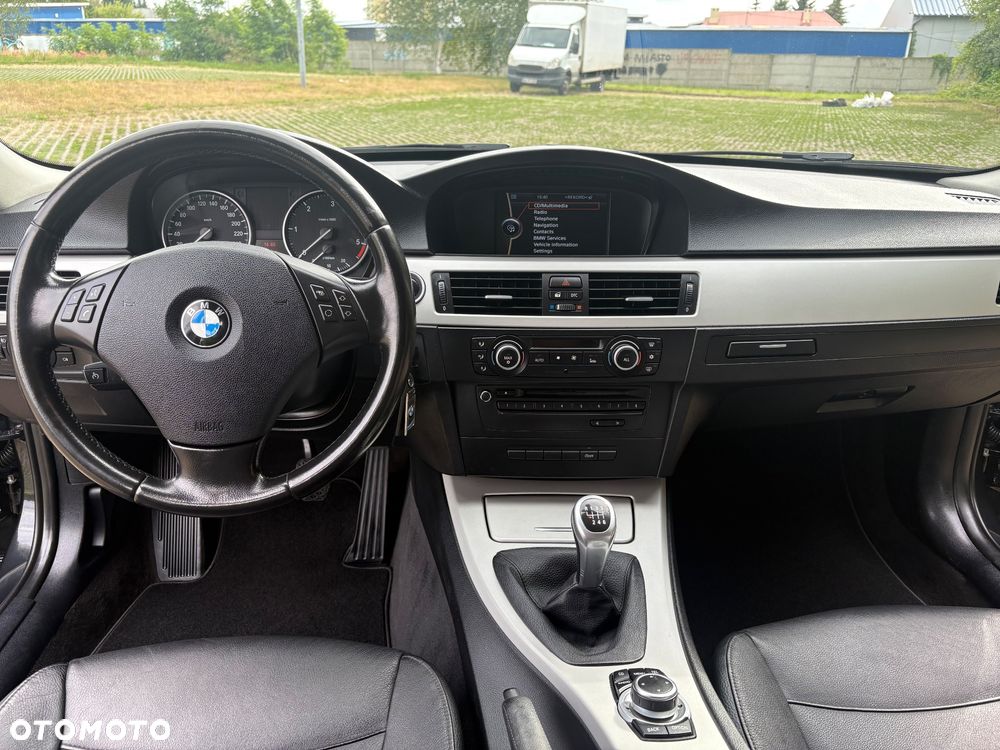 BMW Seria 3 318d - 17