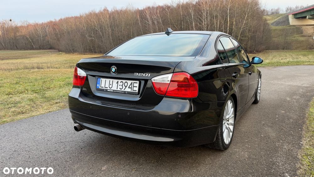 BMW Seria 3 320i - 21