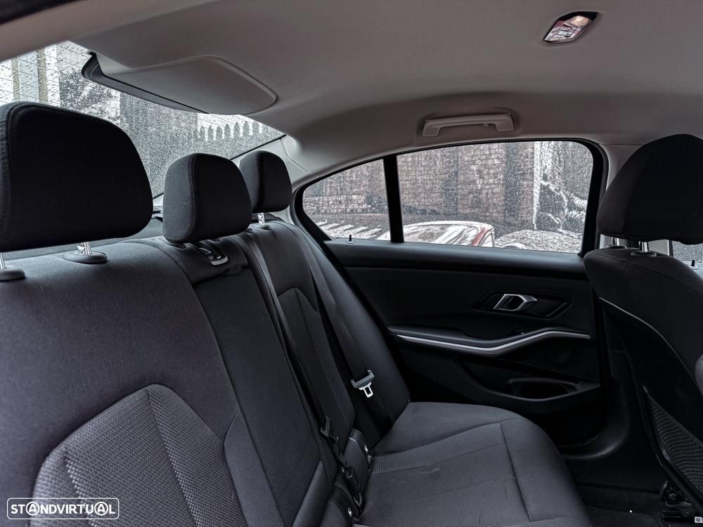 BMW 330 e Auto - 4