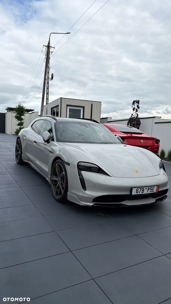 Porsche Taycan 4 - 13