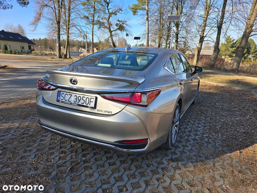 Lexus ES - 9