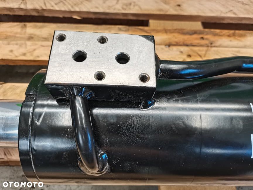 Siłownik wychyłu łyżki Manitou MLT 741 - 3