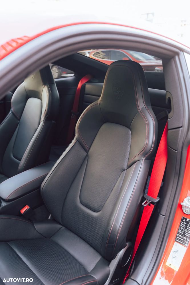 Porsche 911 Carrera 4 GTS PDK - 26