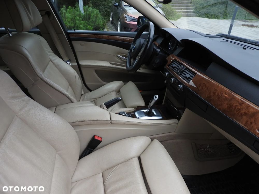 BMW Seria 5 530d xDrive - 7