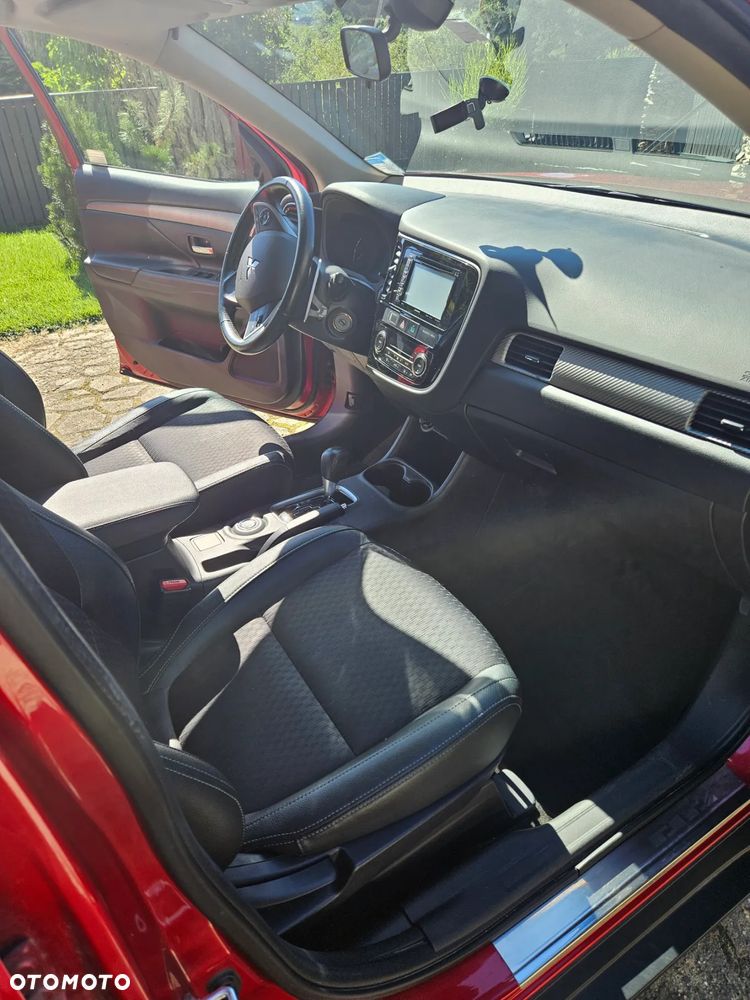 Mitsubishi Outlander - 12