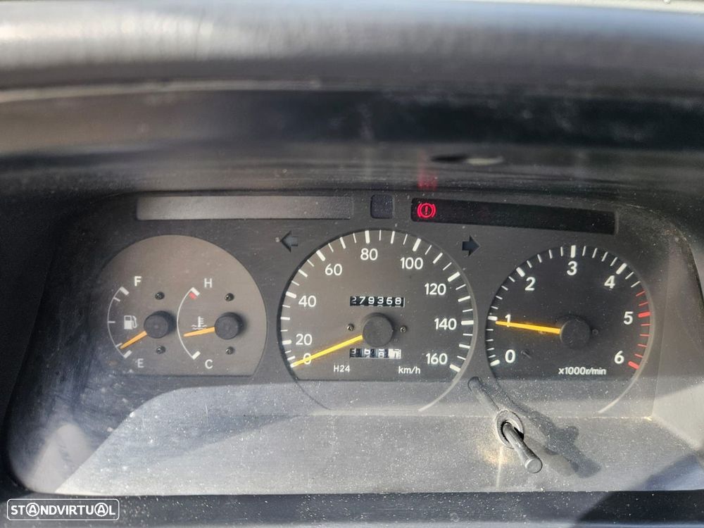 Toyota HiAce 2.4 D LXH12LG - 23