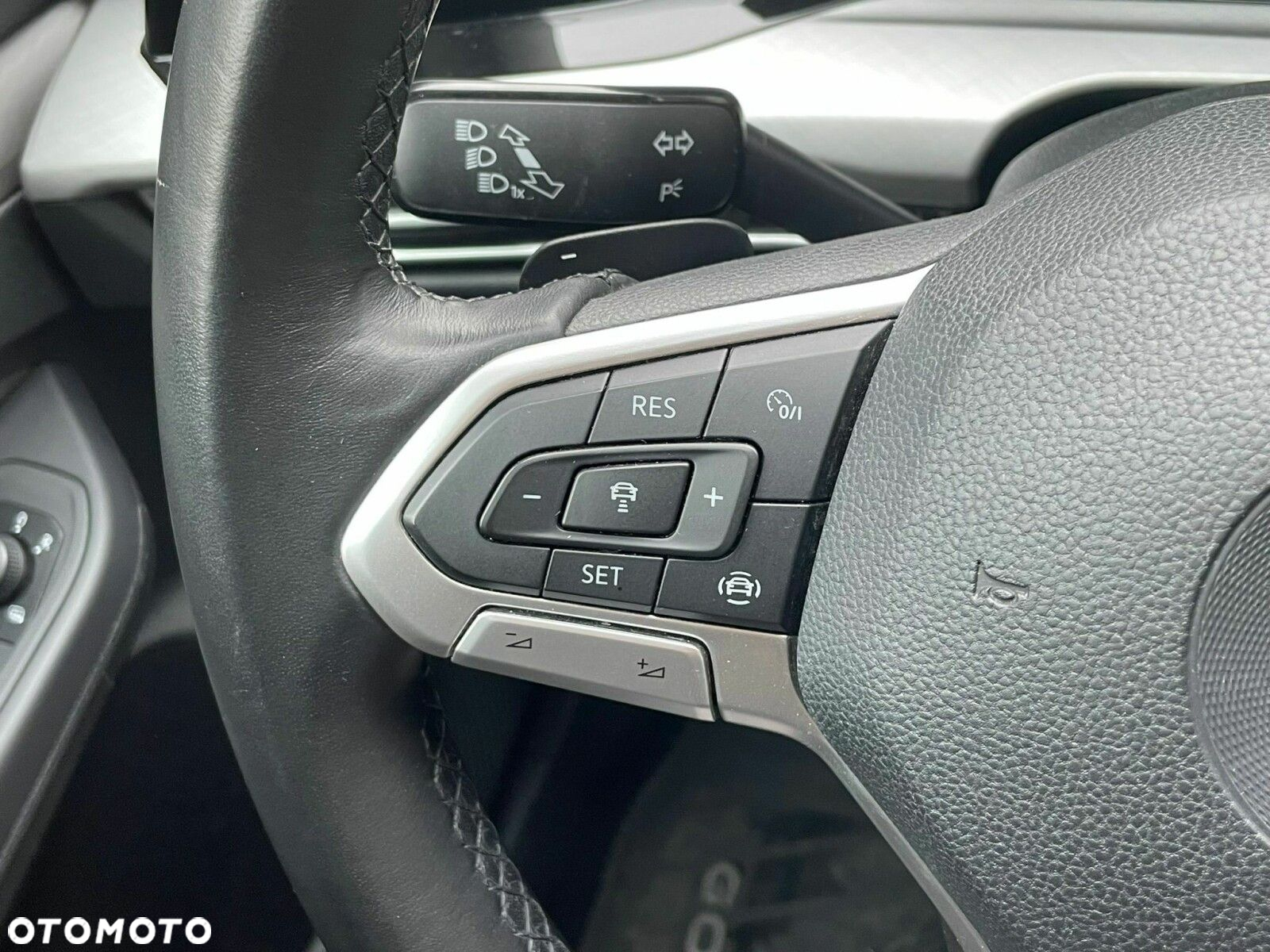 Volkswagen Golf VIII 1.0 eTSI Life DSG - 10