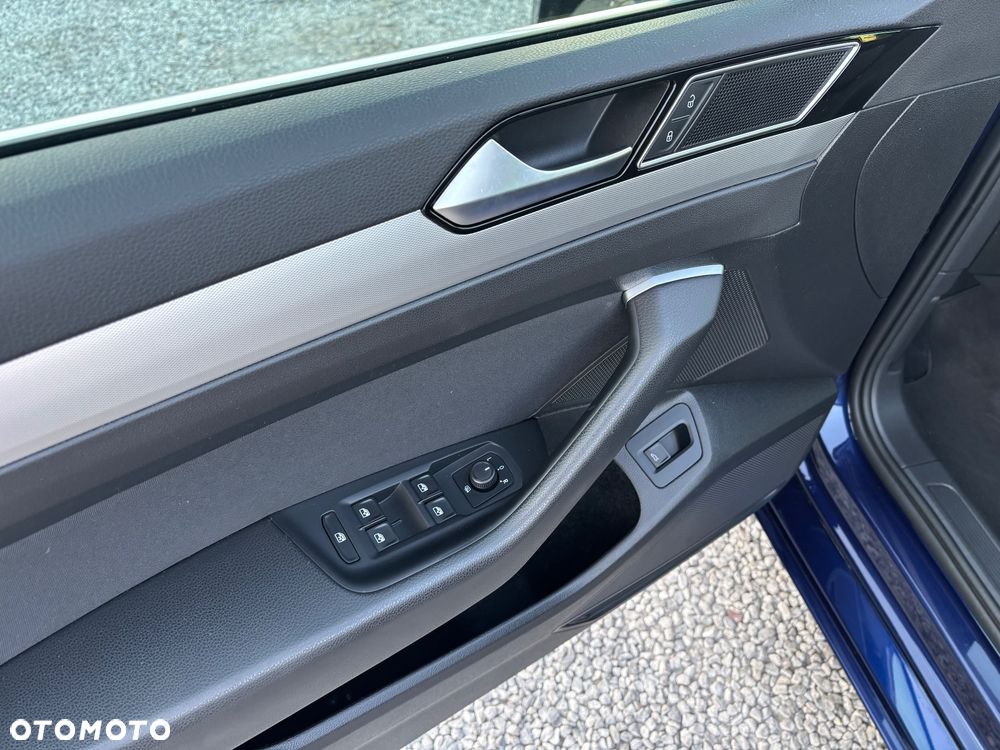 Volkswagen Passat - 8