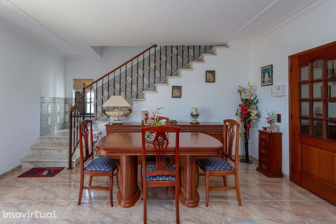 Vende-se Moradia T4 em Albarraque - Grande imagem: 2/25