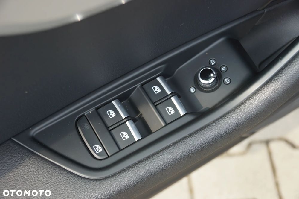 Audi A4 Avant 2.0 TDI S tronic - 28