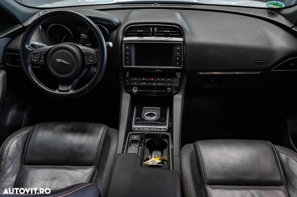 Jaguar F-Pace 20d AWD Aut. Prestige - 11