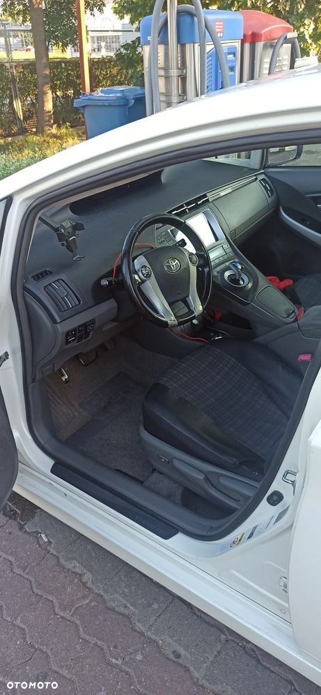 Toyota Prius 1.8 HSD Luna - 19