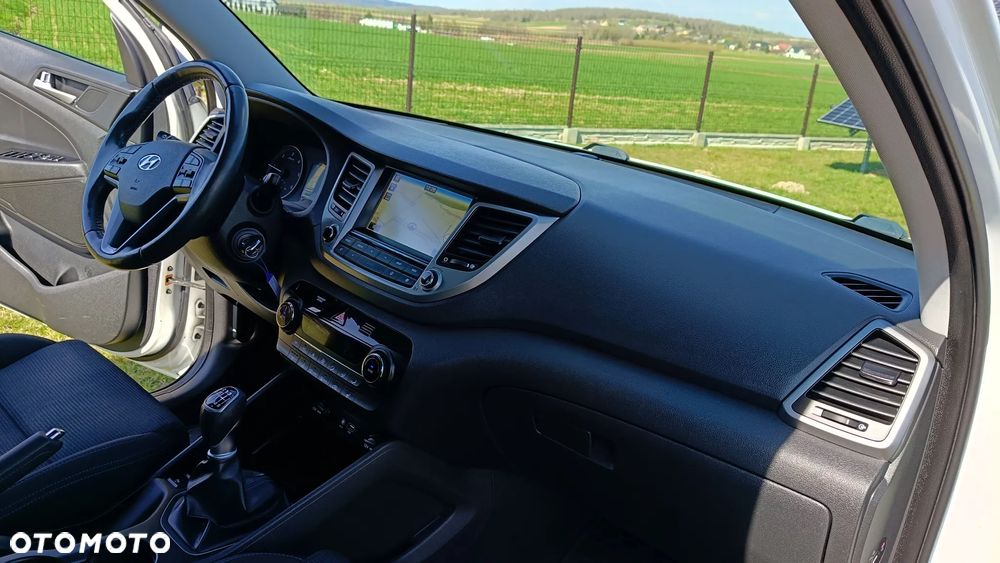 Hyundai Tucson 1.7 CRDI BlueDrive Style 2WD - 23