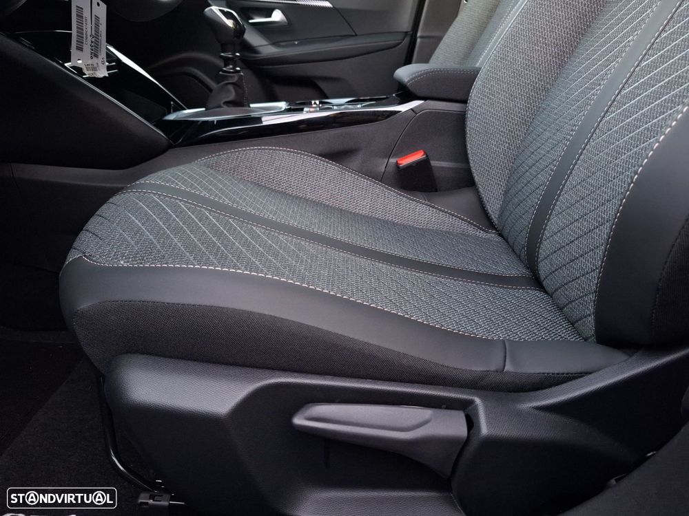 Peugeot 2008 1.2 PureTech Allure - 21