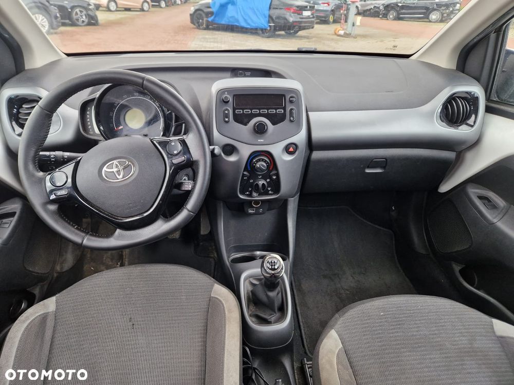 Toyota Aygo x-play - 11
