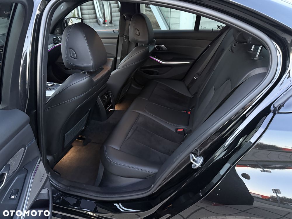BMW Seria 3 M340i xDrive - 18