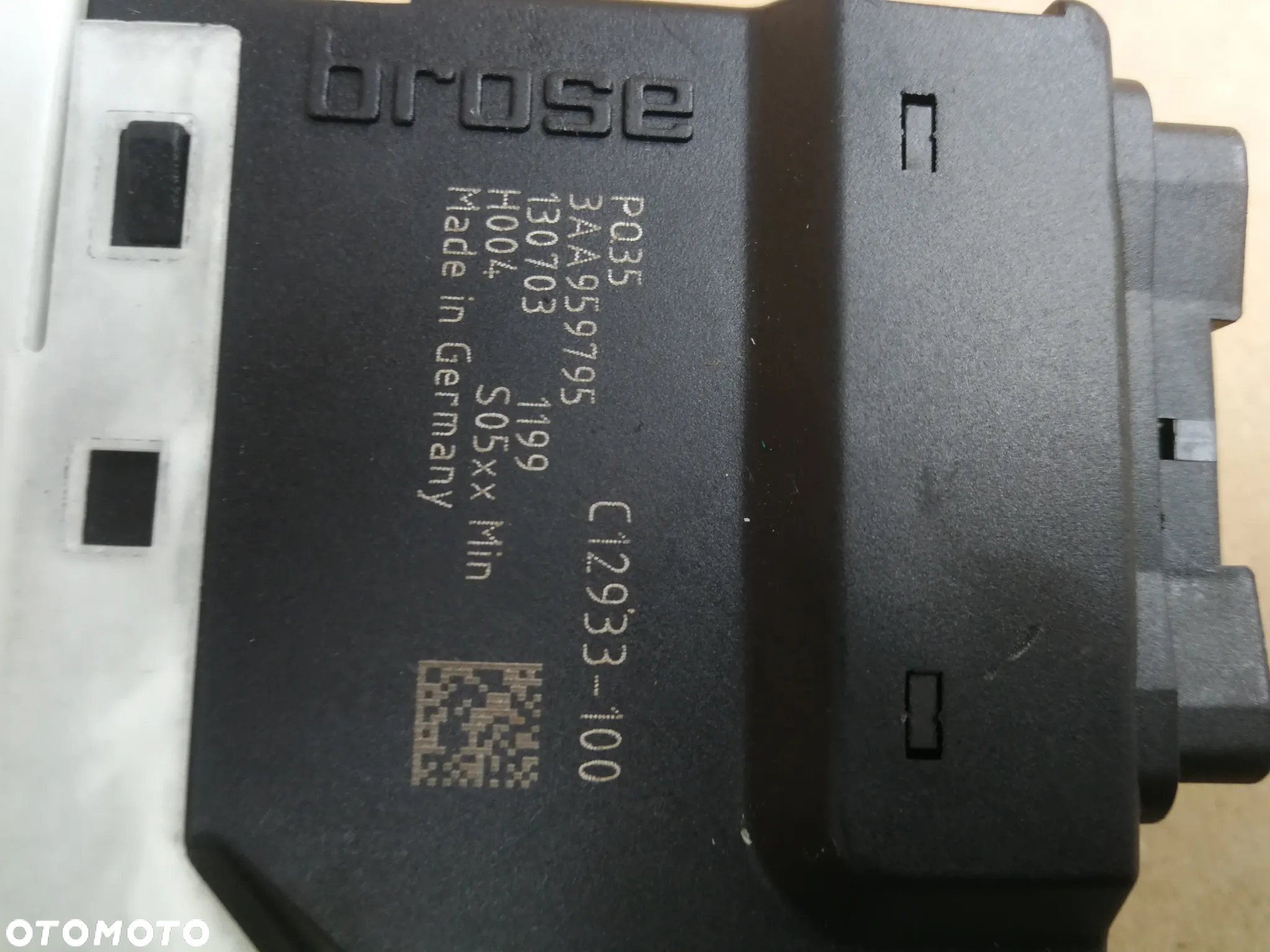 Passat B7 silniczek podnoszenia lewy tył 3AA959795 - 3