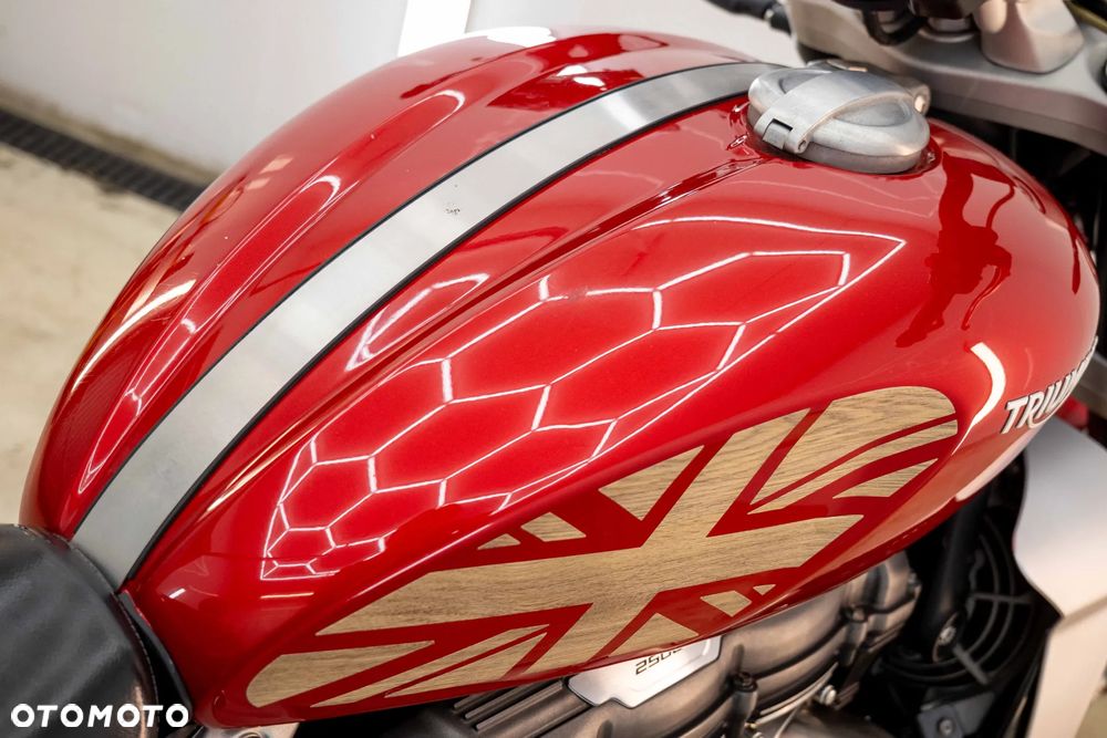 Triumph Rocket - 23