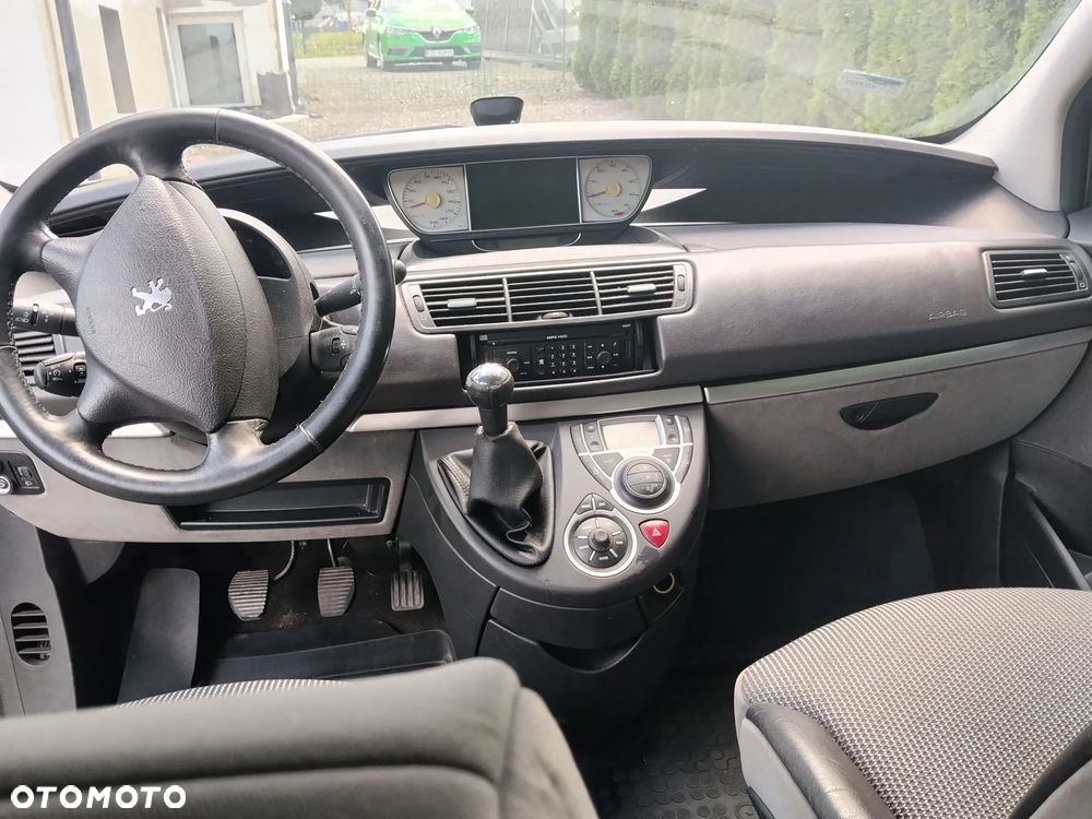 Peugeot 807 140 Family - 12