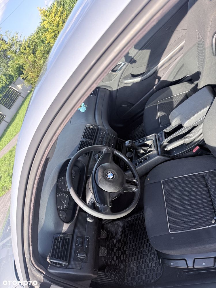 BMW E46 2002 photo 2