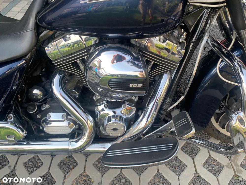 Harley-Davidson Touring Street Glide - 4