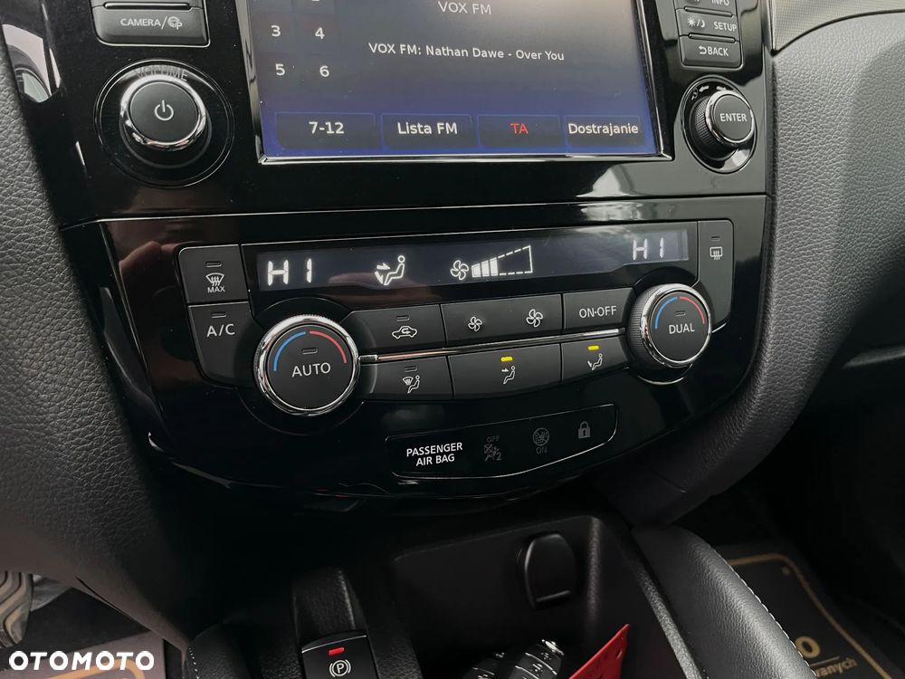 Nissan Qashqai 1.6 DIG-T N-Connecta - 28