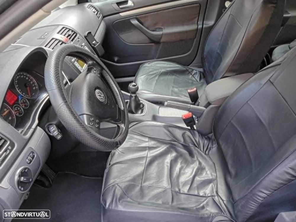 VW Jetta 1.9 TDi Confortline - 10