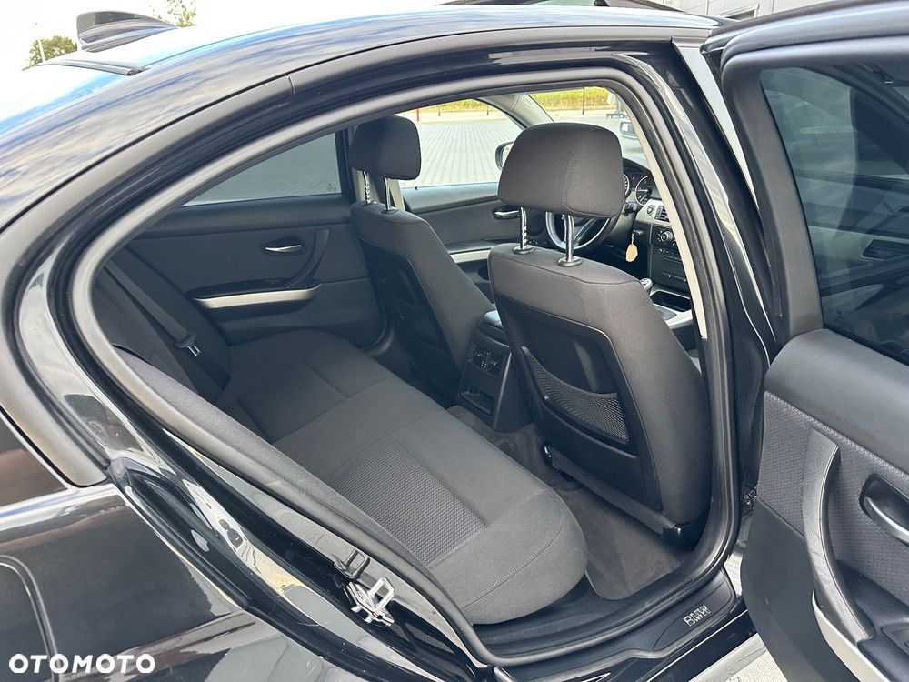 BMW Seria 3 318d DPF Edition Sport - 18