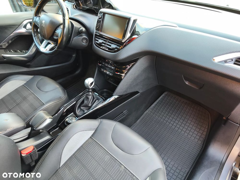 Peugeot 2008 BlueHDi FAP 120 STOP & START GT-Line Edition - 12