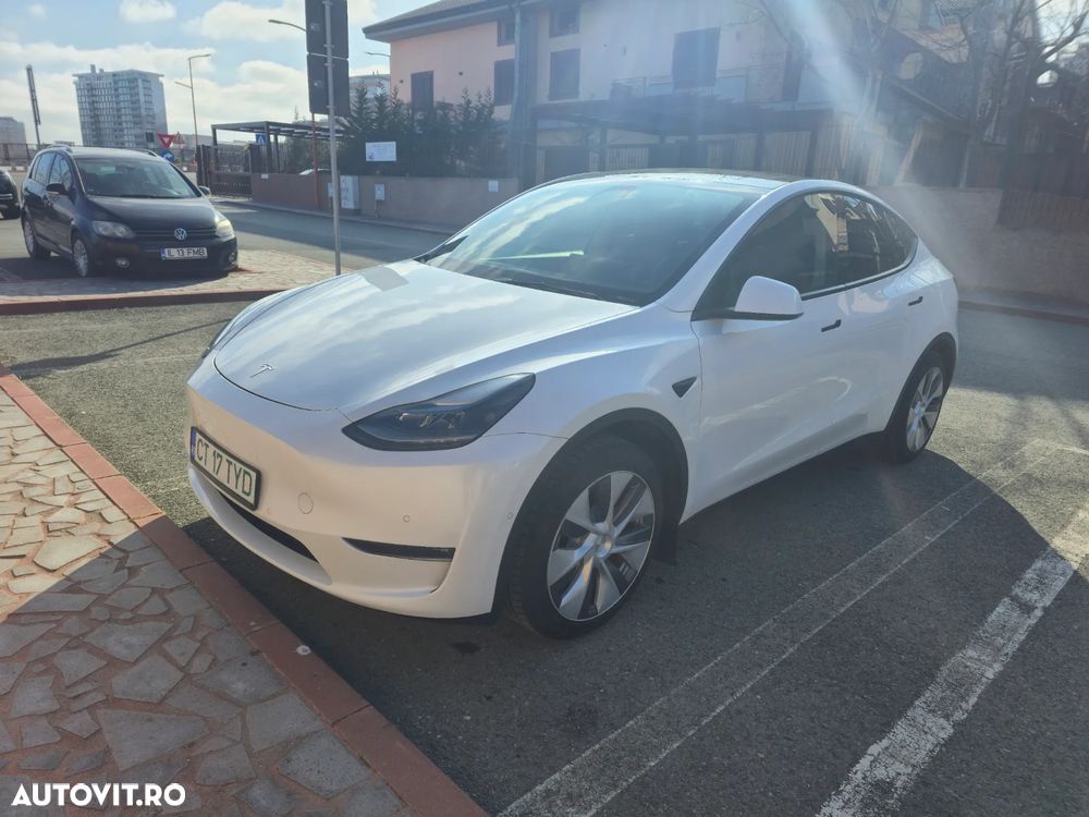 Tesla Model Y - 5