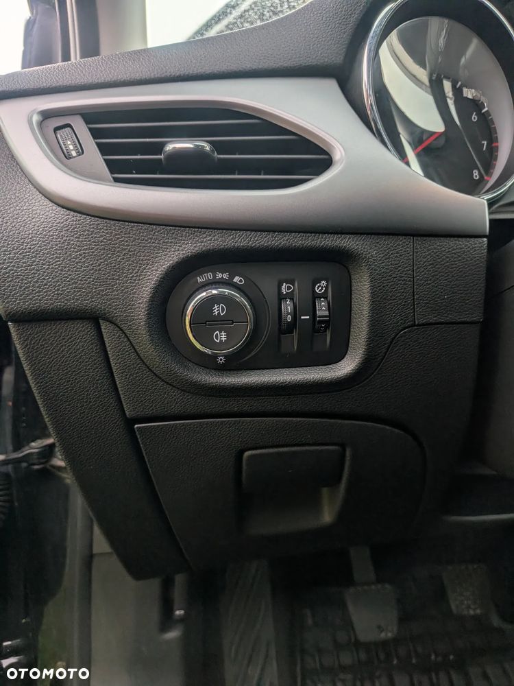 Opel Astra 1.4 T Enjoy - 9