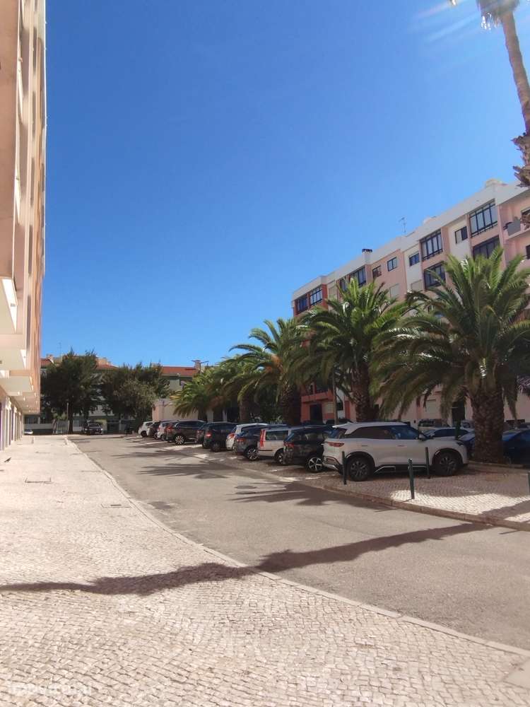 Agradável T2 com varanda no Buzano, a 5 minutos da praia - Grande imagem: 4/17