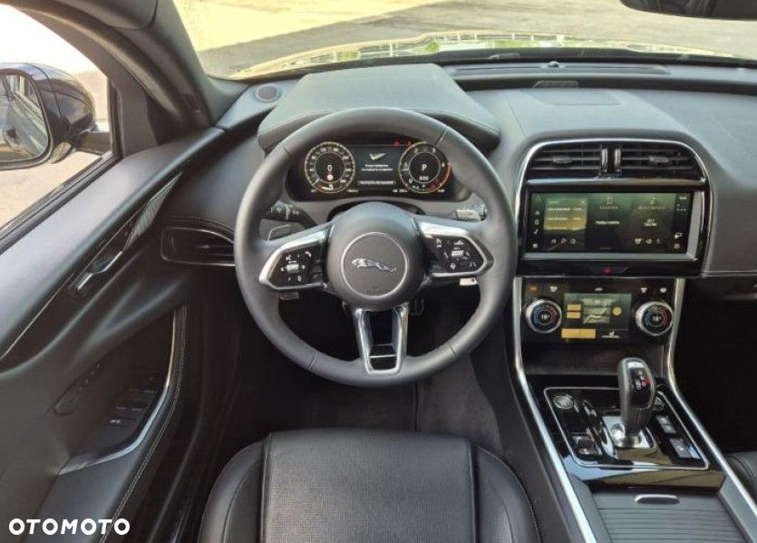 Jaguar XE 2.0 D180 R-Dynamic HSE - 7