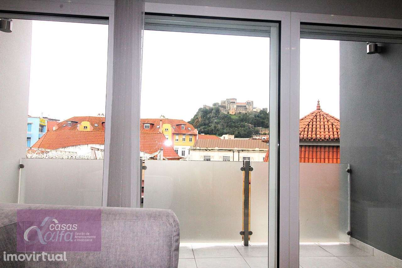 Apartamento T2 Mobilado no Centro de Leiria com Vista para o Castelo - Grande imagem: 3/17