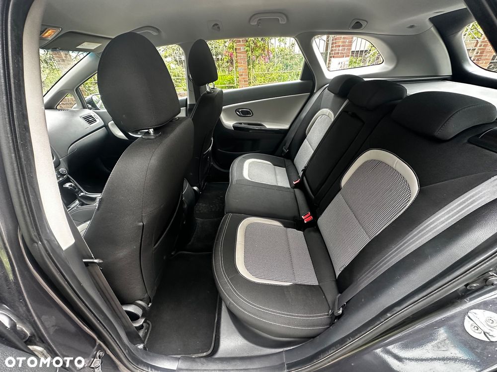 Kia Ceed 1.6 GDI Dream Team Edition - 14