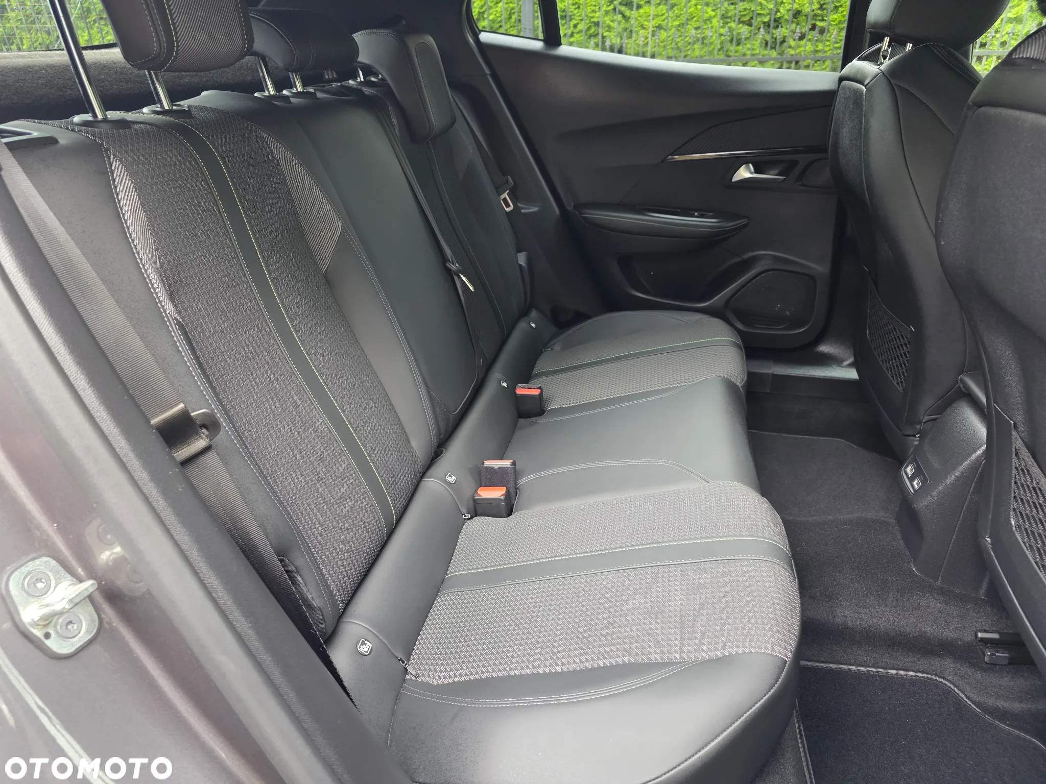 Peugeot 2008 1.5 BlueHDi Allure Pack S&S - 17
