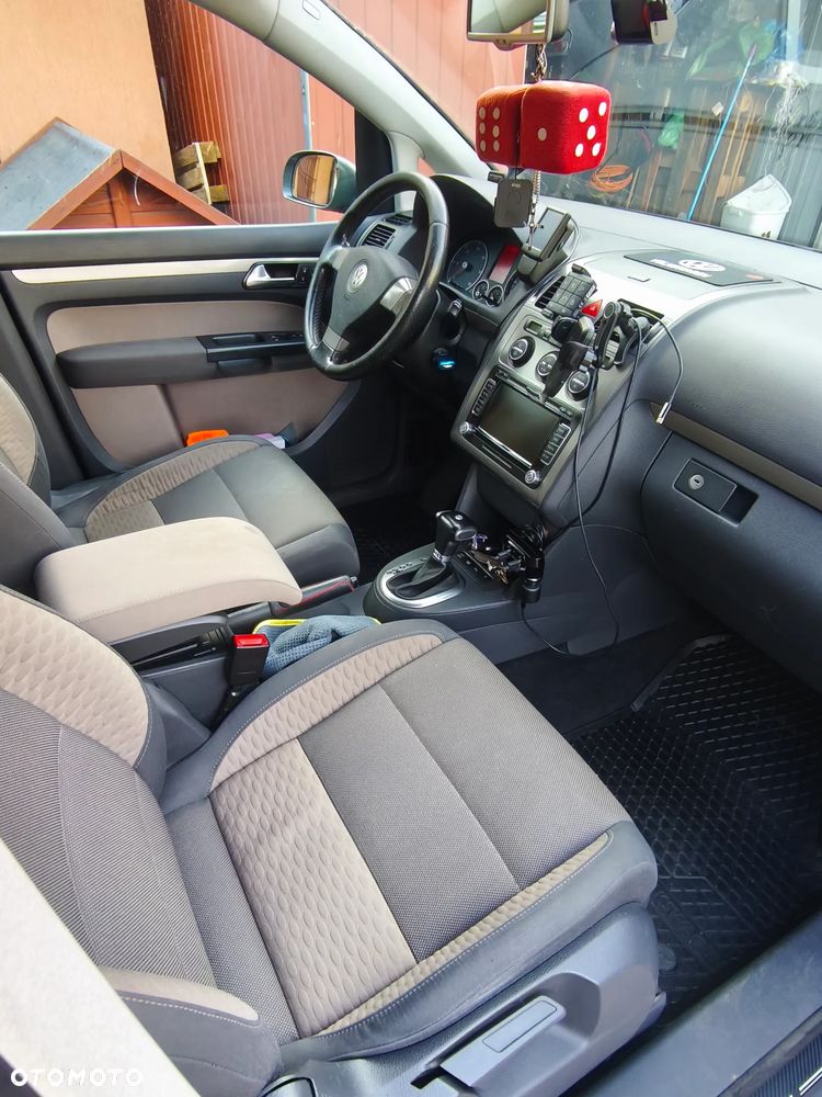 Volkswagen Touran 2.0 TDI DPF DSG Cross - 15