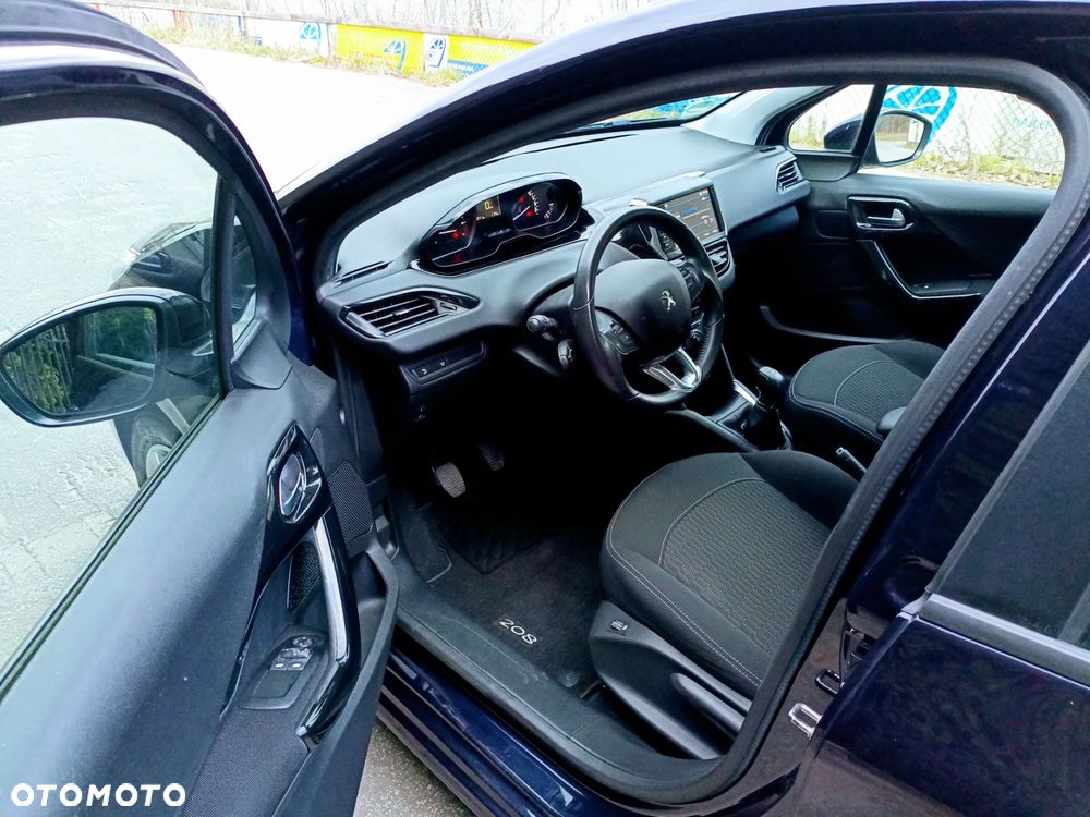 Peugeot 208 - 9
