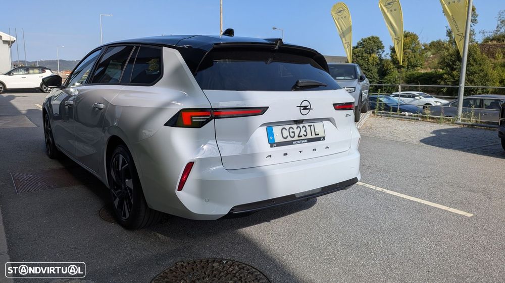 Opel Astra Sports Tourer - 2