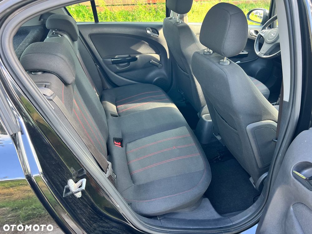 Opel Corsa 1.4 16V Cosmo - 9