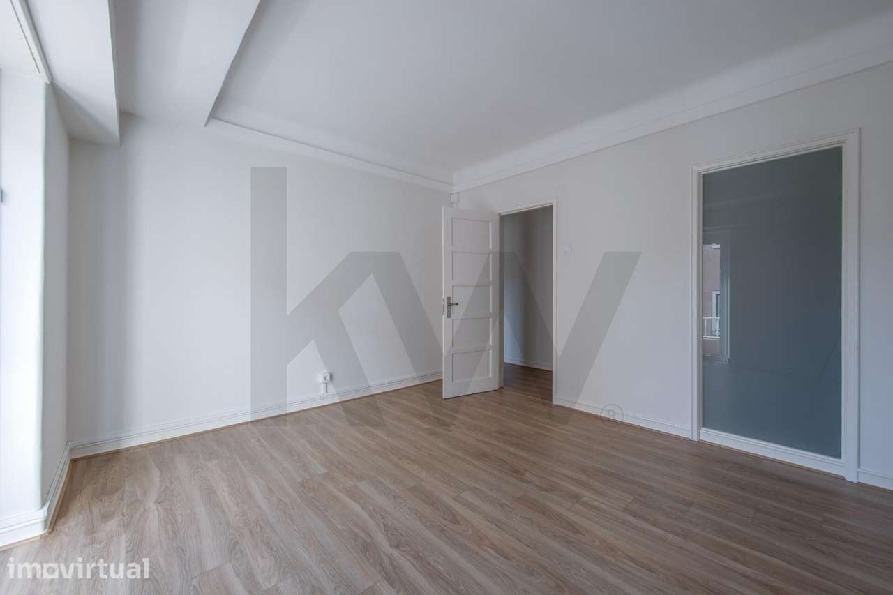 Apartamento T3 | Vila de Oeiras | Remodelado | Varanda | Arrenda - Grande imagem: 5/36