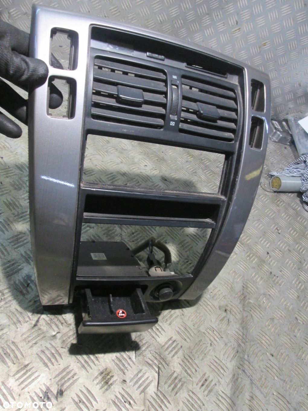 RAMKA ŚRODKOWA KRATKI NAWIEWU HYUNDAI TUCSON I 04- - 1