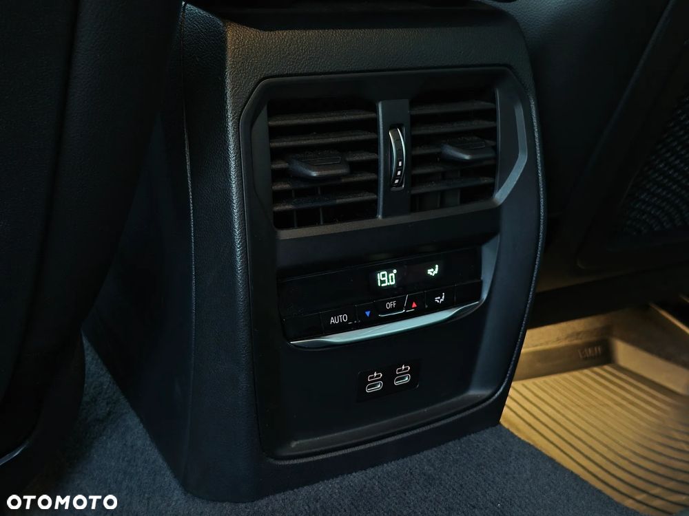 BMW Seria 3 320d mHEV - 24