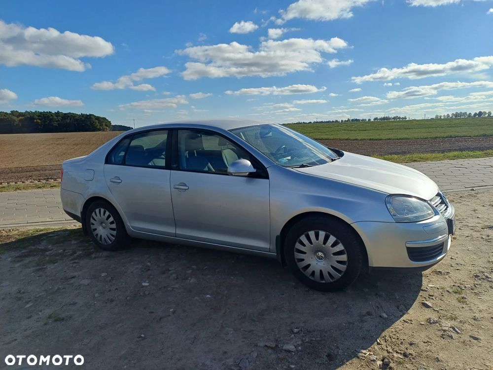 Volkswagen Jetta 1.6 Trendline - 4