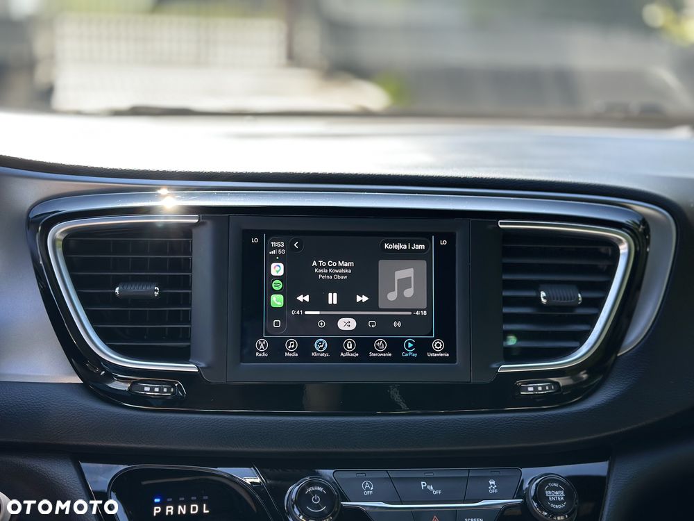Chrysler Pacifica - 36