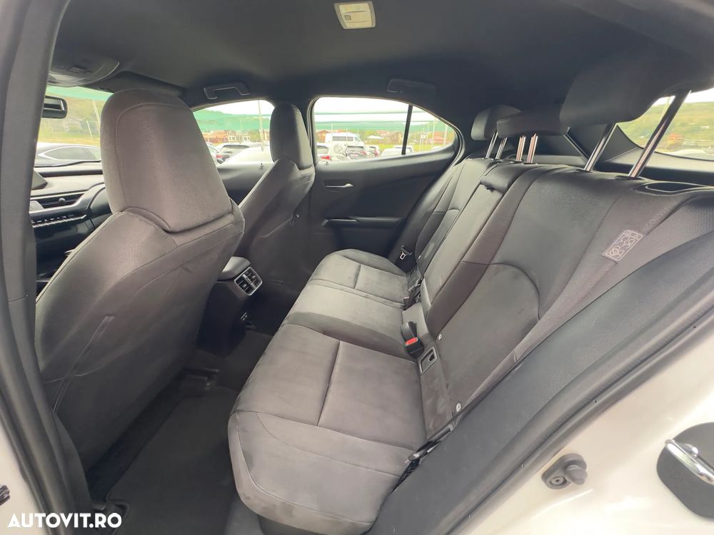 Lexus UX 250h Business Edition - 14