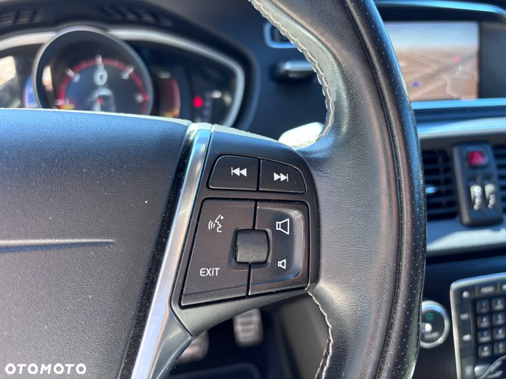 Volvo V40 D3 Geartronic RDesign - 25