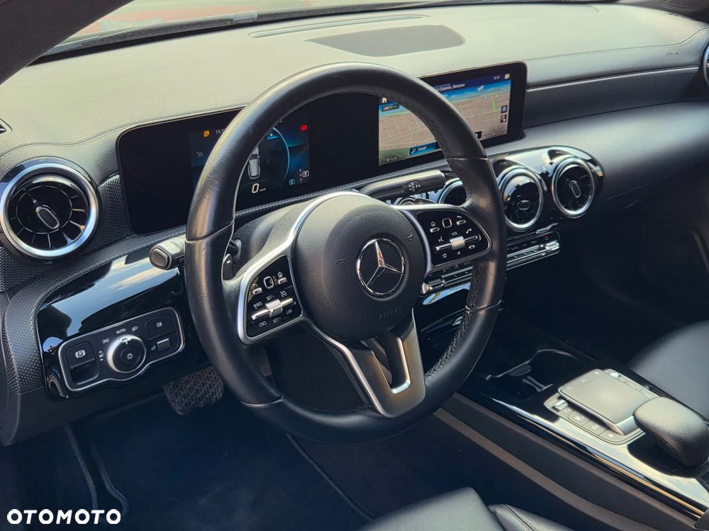 Mercedes-Benz CLA 180 Progressive 7G-DCT - 12