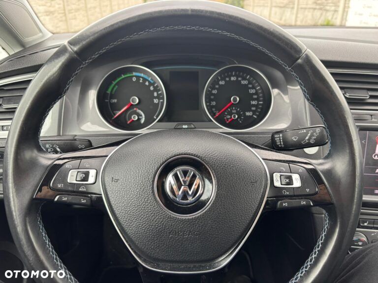 Volkswagen Golf - 18