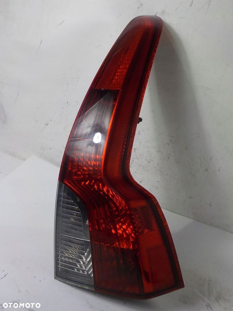 VOLVO V50 LIFT LAMPA PRAWA TYŁ TYLNA 24144-878 - 2